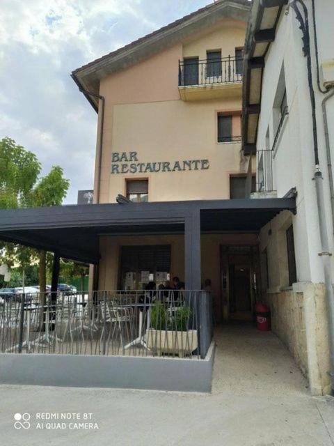 Hostal Restaurante Ibaisek Zudaire ภายนอก รูปภาพ